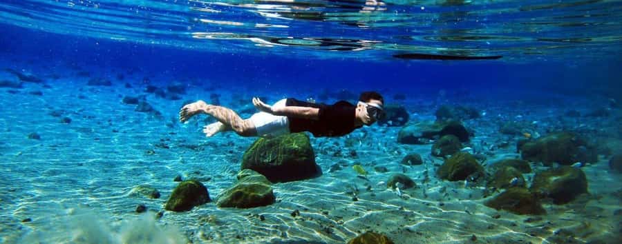 Kailua Kona: Dolphin, Sea Cave and Captain Cook Snorkel Tour - Riding the Zodiac RIB along the Kona coast