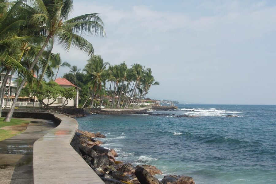 Kailua-Kona: Haunted History Ghost Walking Tour - Ending at Kamakahonu Beach and the UFO stories