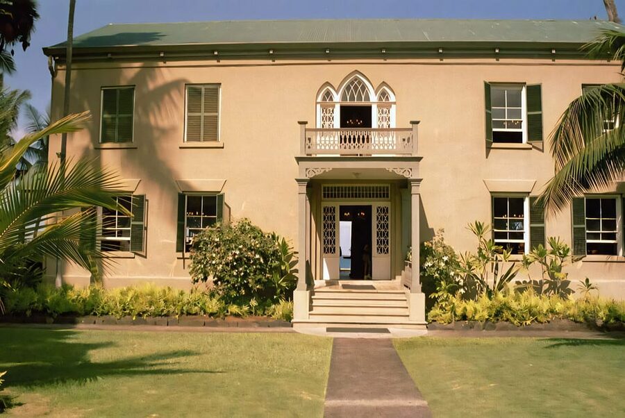 Kailua-Kona: Haunted History Ghost Walking Tour - Coffee, royalty, and Huliheʻe Palace