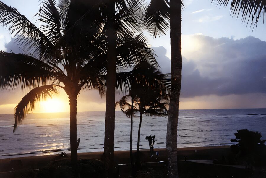 Kailua-Kona: Haunted History Ghost Walking Tour - Kona Inn and a Hawaiian sports legend