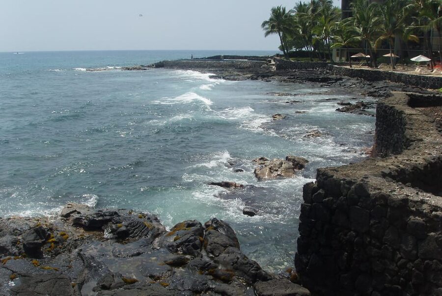 Kailua-Kona: Haunted History Ghost Walking Tour - ABC Stores and the canoe club