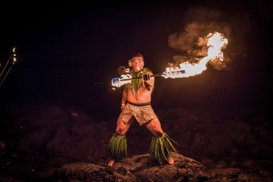 Kailua-Kona: Voyagers of the Pacific Luau with Buffet Dinner - From Hawaiian welcome to Polynesian stories