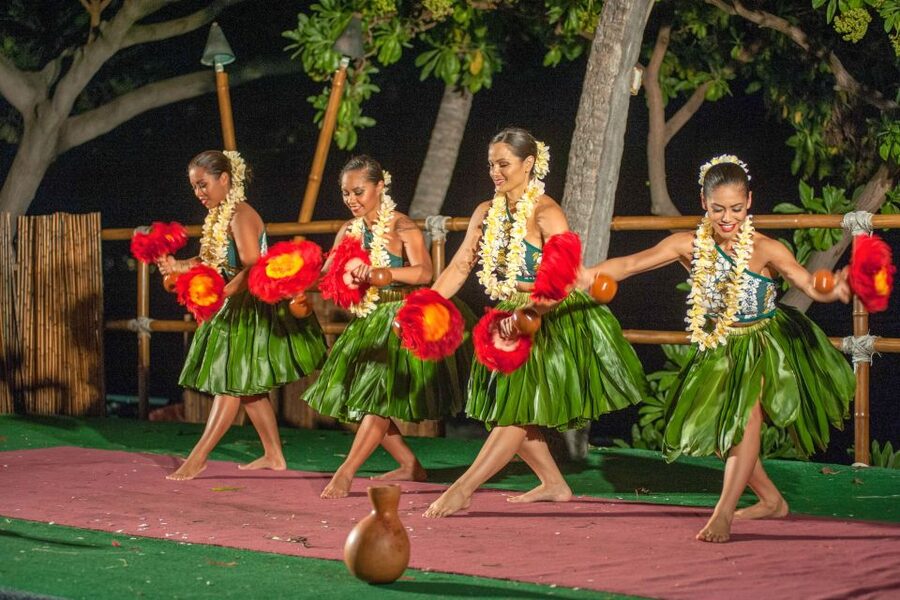 Kailua-Kona: Voyagers of the Pacific Luau with Buffet Dinner - The Samoan fire knife dance finale