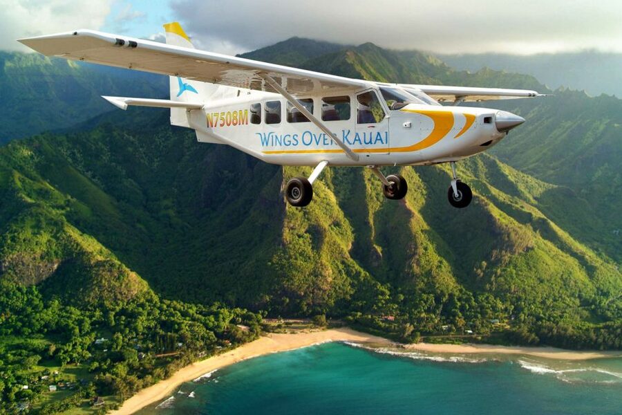 Kauai: Air Tour of Na Pali Coast, Entire Island of Kauai - The pilot makes a real difference