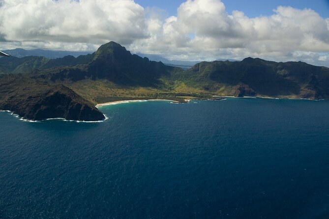Kauai Airplane Tour: Na Pali Coast, Waterfalls & Window Seats - The pilot can make or break the hour
