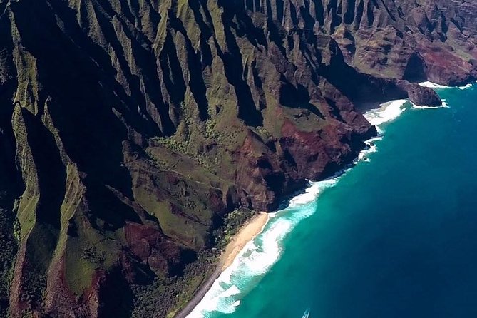 Kauai Deluxe Sightseeing Flight - A Jurassic Park waterfall and Mount Waialeale