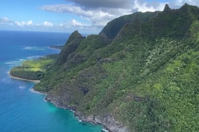 Kauai: Hughes 500 4-Passenger Doors-Off Helicopters - What doors-off really feels like