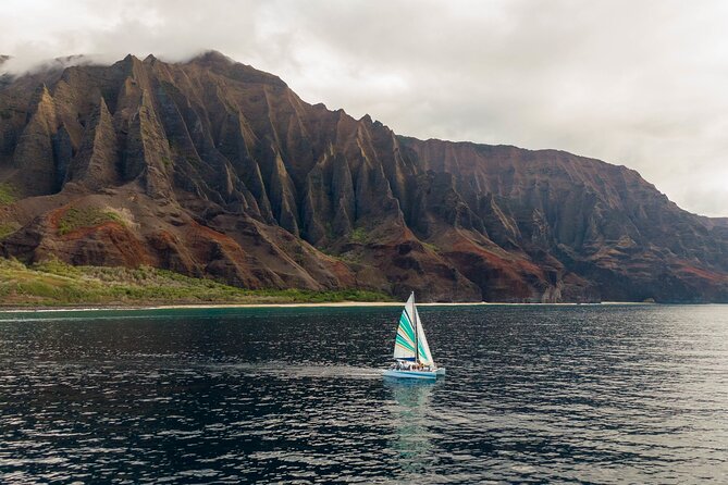 Kauai: Leila Na Pali Sunset Dinner Sail - Whales, dolphins, turtles, and changing conditions