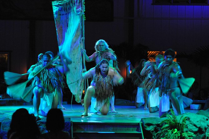 Kauai: Luau Kalamaku with Buffet Dinner and Show - Arriving at Kilohana Plantation