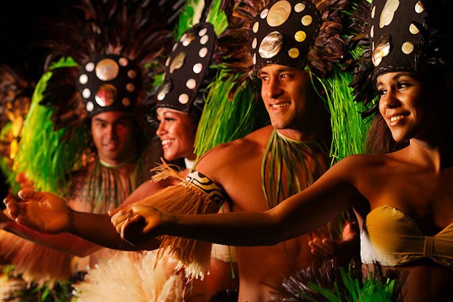 Kauai: Luau Kalamaku with Buffet Dinner & Show - The craft fair and the plantation extras