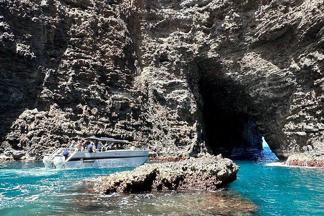 Kauai: Na Pali Coast Power Catamaran - Snorkeling and swimming depend on the Pacific
