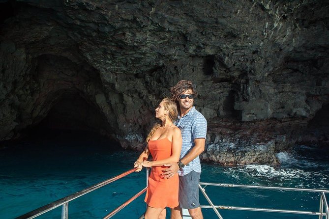 Kauai: Na Pali Sunset & Sightsee Boat Tour - Wildlife sightings are a bonus, not a promise