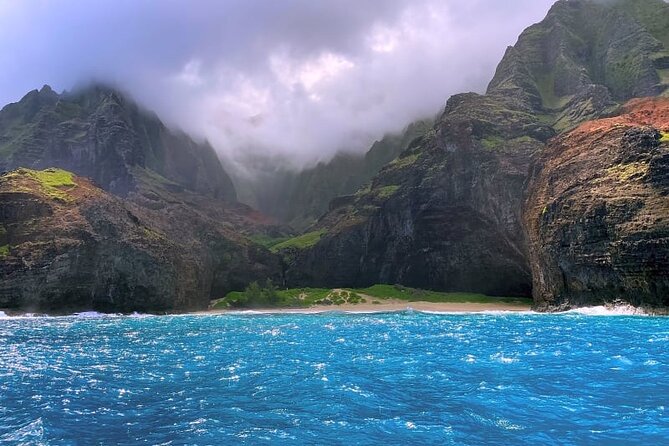 Kauai: NaPali Boat Tour on the Amelia K - Waimea Canyon from the water
