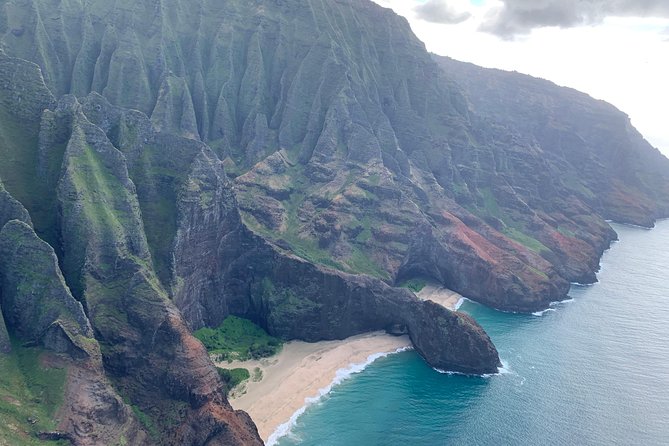 Kauai Private Doors-Off Helicopter: Ultimate Waterfalls & Canyons - Waiʻaleʻale Crater and the Walls of Tears