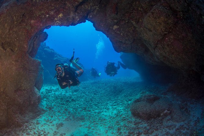 Kauai's Ultimate Dive Boat Adventure (for CERTIFIED Divers Only) - Stop one: the waters near Spouting Horn