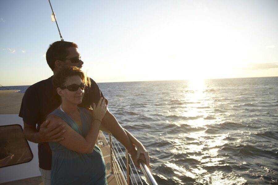 Kona: Catamaran Sunset Sail with Cocktails and Snacks - My booking advice