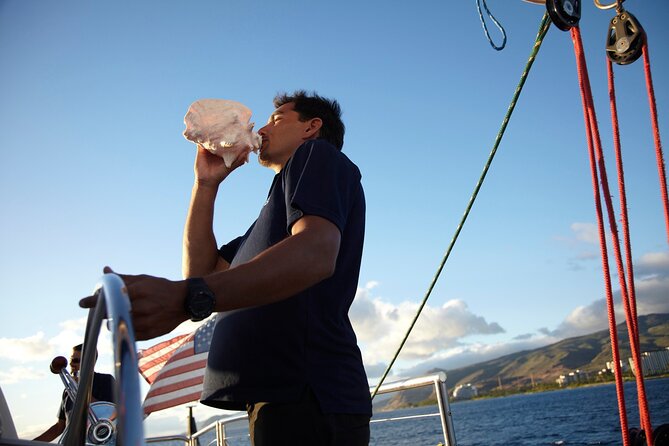 Kona Signature Catamaran Sunset Sail - The crew makes the short trip work