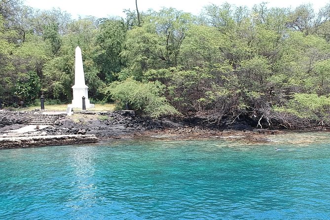 Kona Snorkeling: Beat the Crowd to Kealakekua Bay - The Kona coast from an open raft