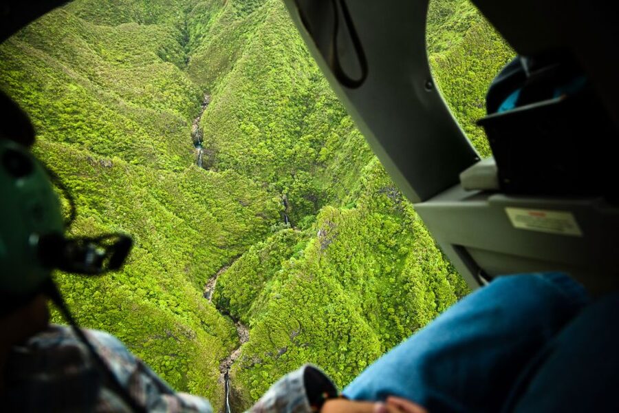 Lihue: Deluxe Waterfall Safari Helicopter Tour - Waialeale Crater and its waterfalls