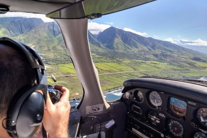Maui Circle Island-PRIVATE-Air Tour for 2-5: Waterfalls & Lava! - Paia and the return toward Kahului