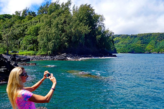 Maui: Famous Road to Hana Waterfalls and Lunch by Mercedes Van - Why the Road to Hāna works better with a driver