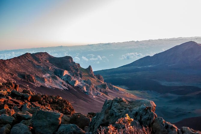 Maui: Haleakala Sunrise Spectacular with Local Breakfast - The sunrise viewing area and the role of the guide
