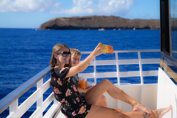 Maui: Molokini and Turtles Luxury Yacht Snorkel - Breakfast, coffee, and the ride toward Molokini