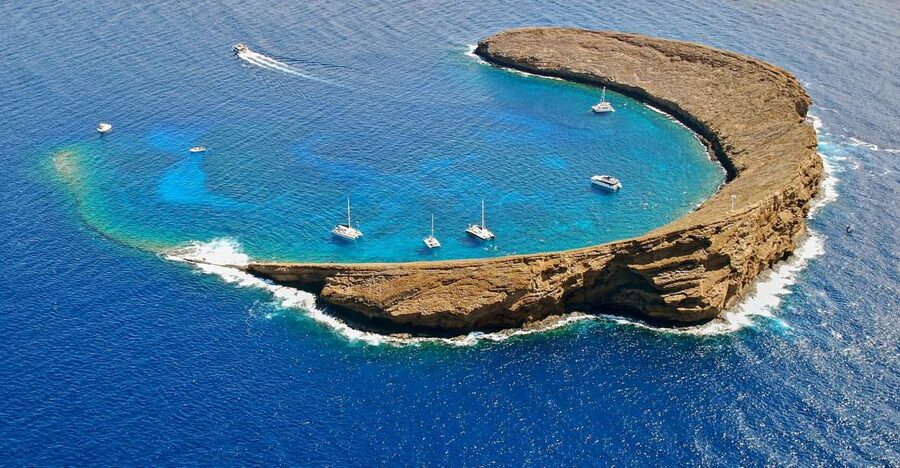 Maui: Molokini Snorkel and Performance Sail with Lunch - The small-catamaran difference