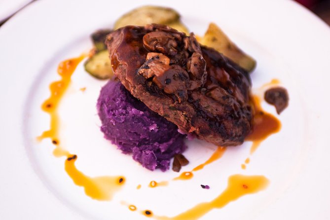 Maui Premium Dinner Cruise: Four Course Dining Experience - Four courses, not a giant Hawaiian feast