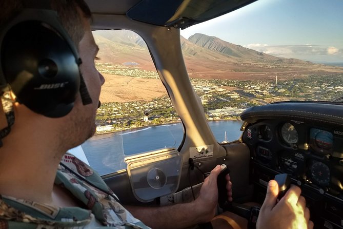 Maui -PRIVATE- Air Tour: 5 Islands: (2-5 people): SEE Even MORE! - Kahoolawe, Molokini Crater, and the color of the water
