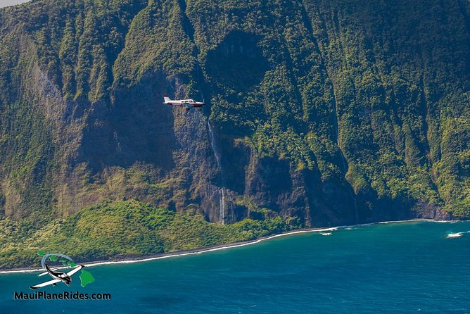 Maui -PRIVATE- Air Tour: 5 Islands: (2-5 people): SEE Even MORE! - Lanai’s coast and a view of a WWII shipwreck