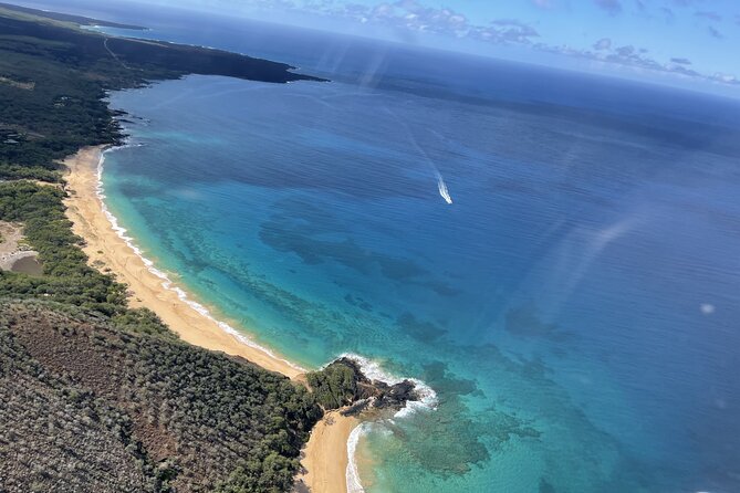 Maui -PRIVATE- Air Tour FUN: 3 Islands: (2-5 people): SEE it ALL! - Lava fields, flows, and the southern coast