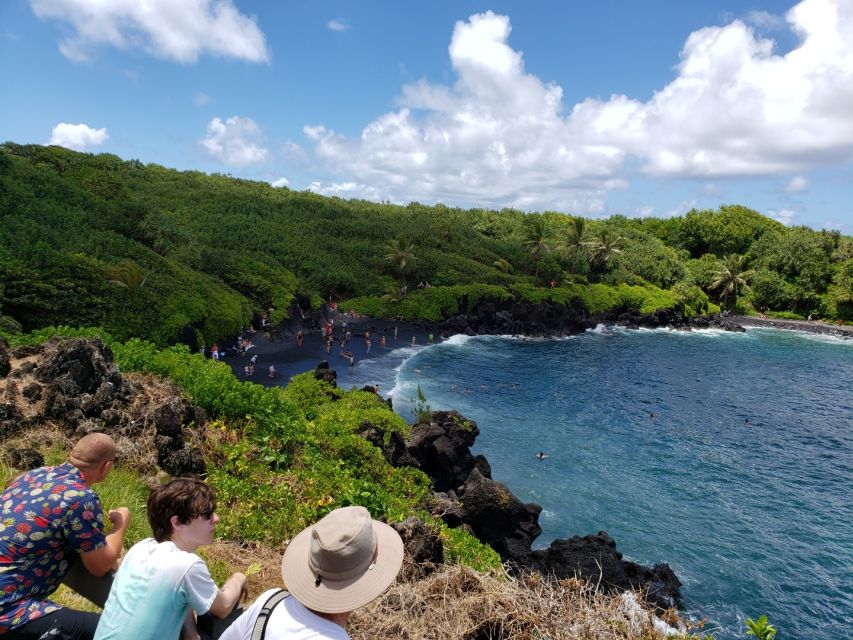 Maui: Road to Hana Adventure with Breakfast & Lunch - Wai’anapanapa’s black sand beach and lava caves