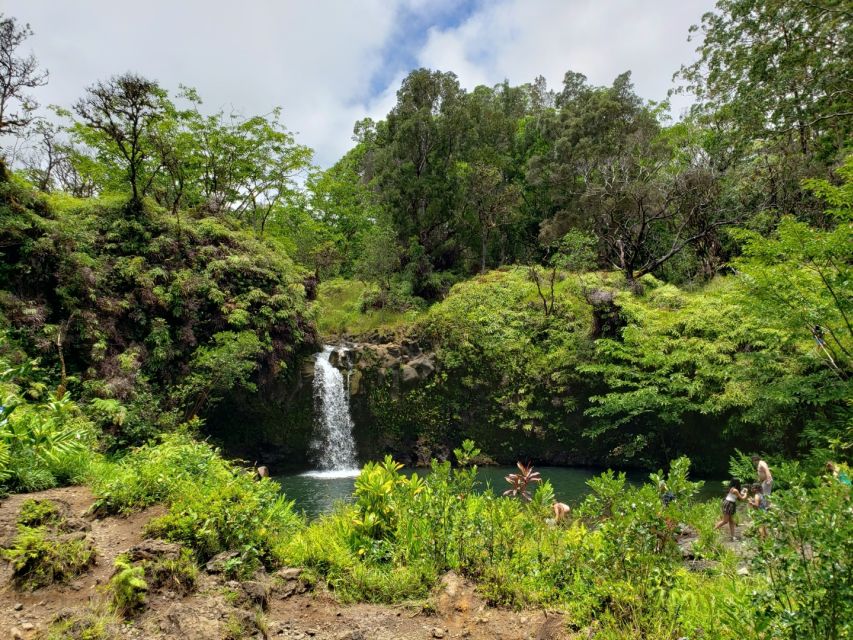 Maui: Road to Hana Adventure with Breakfast & Lunch - Breakfast, snacks, and the first miles