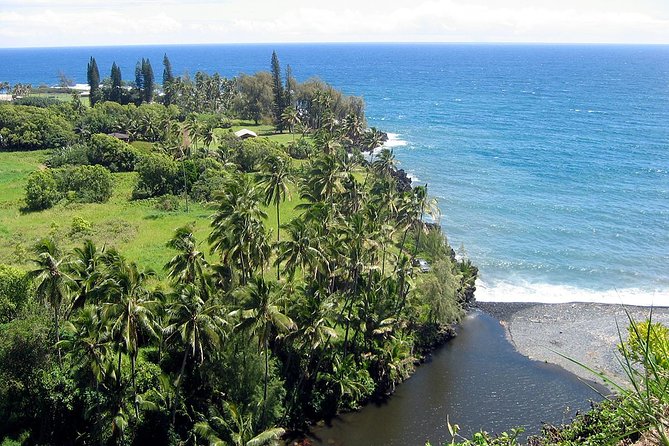 Maui: Road to Hana Luxury Limo-Van Tour with Helicopter Flight - Wai‘anapanapa and the black sand beach