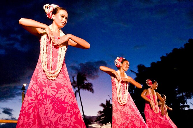 Maui: Te Au Moana Luau at The Wailea Beach Marriott Resort - The fire knife finale supplies the big finish