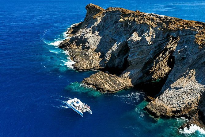 Ni'ihau and Na Pali Coast Snorkel Boat Tour - A 6 a.m. start, breakfast, and the first miles offshore