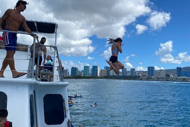 Oahu 5-in-1 Deluxe Cruise: Turtle Snorkeling & Ocean Activities - Food, drinks, bathrooms, and what to bring