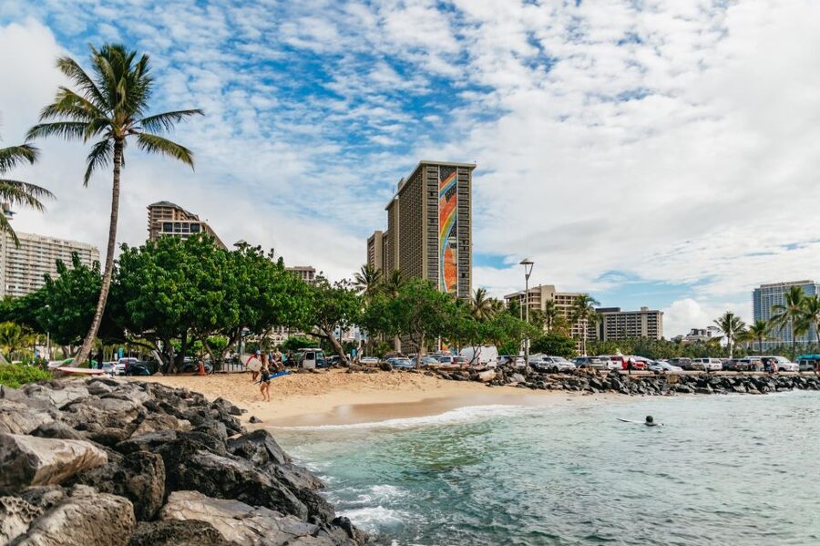 Oahu: Beginner-Friendly Waikiki Beach Surfing Lesson - Why Waikiki works for first-time surfers