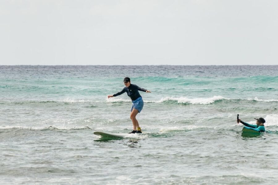 Oahu: Beginner-Friendly Waikiki Beach Surfing Lesson - The first 20 to 30 minutes on shore