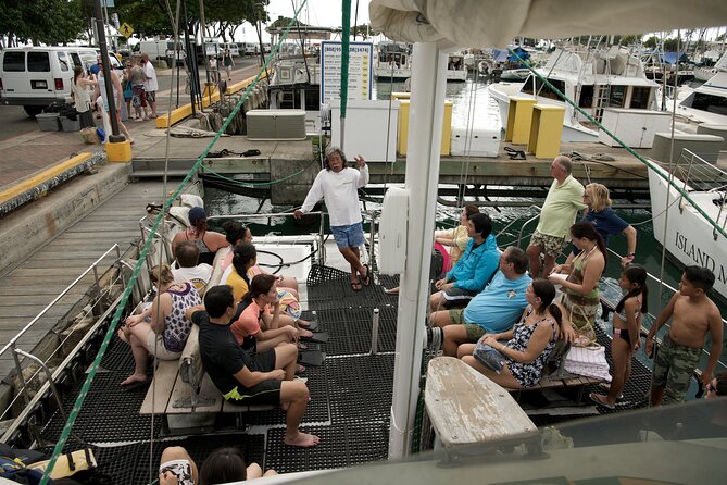 Oahu Catamaran Waikiki Sunset on 40 Foot Catamaran: Food and BYOB - The dogs are part of the welcome