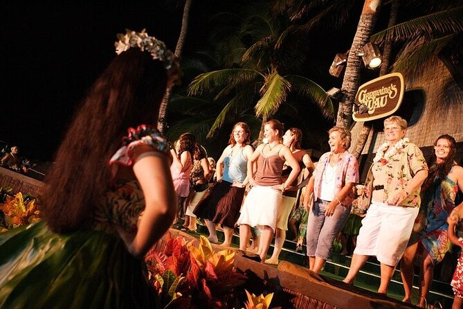 Oahu: Germaine's Luau - The arrival: leis, photos, and pre-show activities