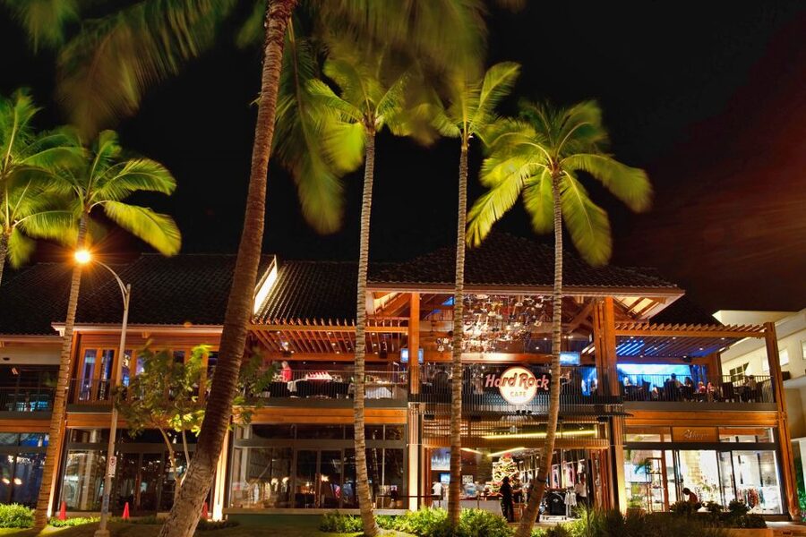 Oahu: Hard Rock Cafe Honolulu - A Waikiki meal with a familiar Hard Rock setting