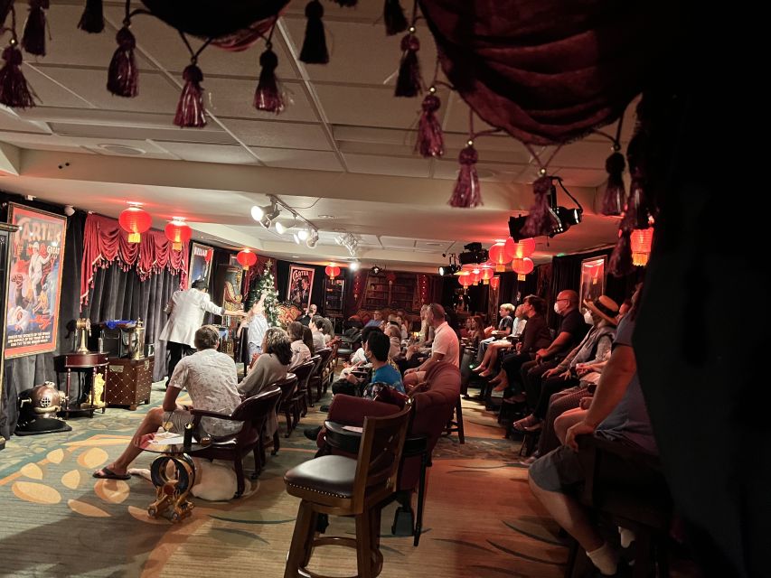 Oahu: Hilton Waikiki Beach Hotel Magical Mystery Show - The King Kalakaua story gives the show a Hawaiian connection