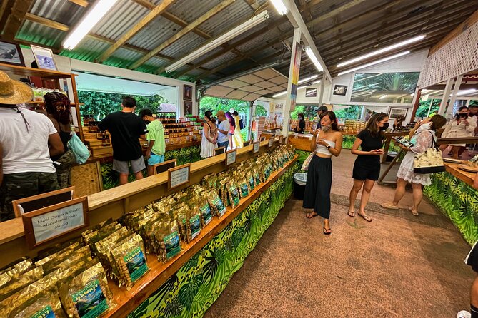 Oahu Island Experience feat the North Shore (Small Group Tour) - A farm stand and the taste of rural Oahu