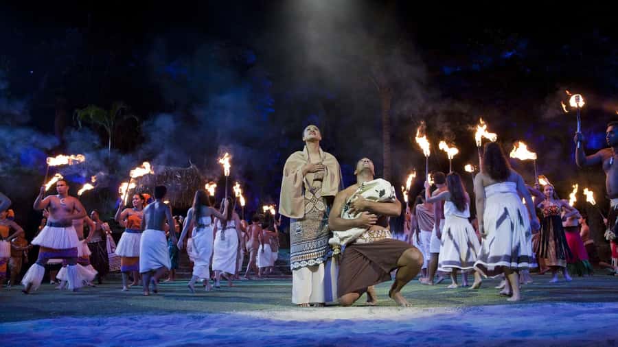 Oahu: Islands of Polynesia and "HA: Breath of Life Show" - Six islands, one long day in Oahu