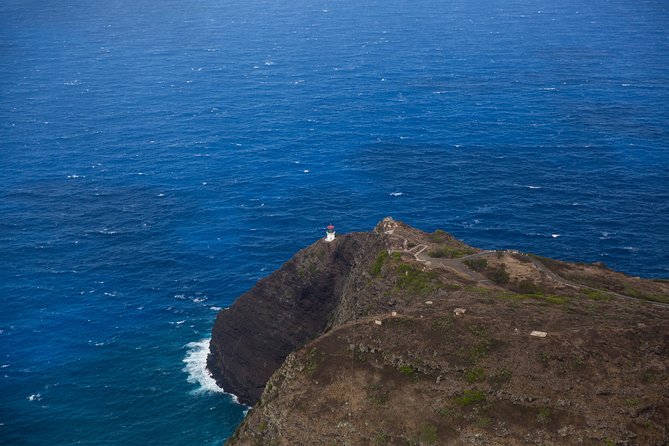Oahu: Magnum PI Hughes 500 4-Passenger Doors-Off Helicopters - The interior: Sacred Falls and the central plain