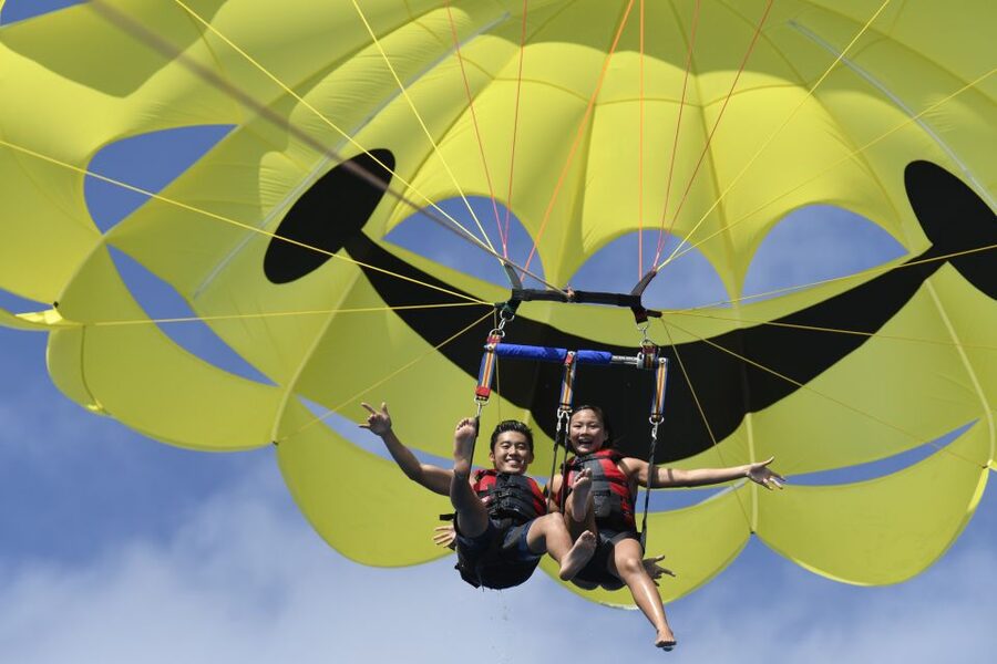 Oahu: Parasail on Maunalua Bay with Diamond Head Views - What past bookings suggest about the crew