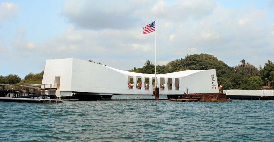 Oahu: Pearl Harbor, USS Arizona, and City Highlights Tour - Pearl Harbor begins with a serious purpose