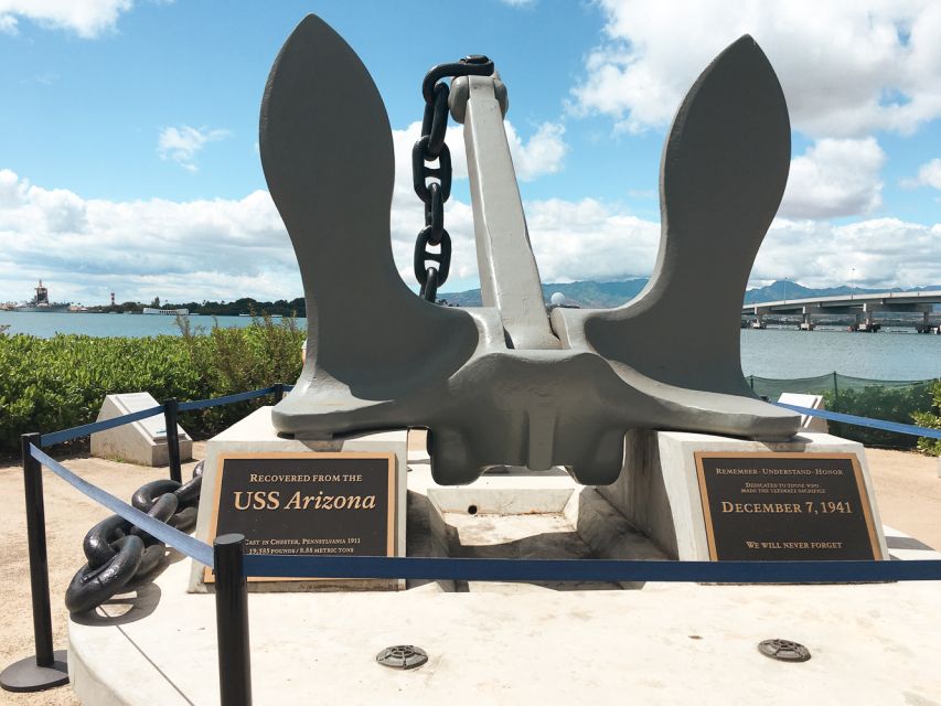 Oahu: Pearl Harbor, USS Arizona, and City Highlights Tour - The Pearl Harbor Visitor Center sets the scene